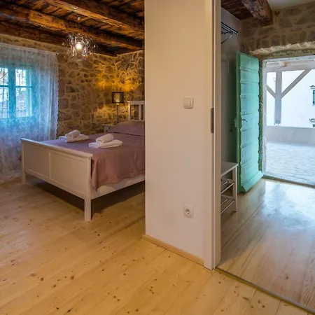 Antiqua Villa *