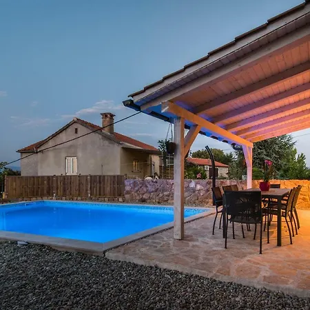 Antiqua Villa Risika